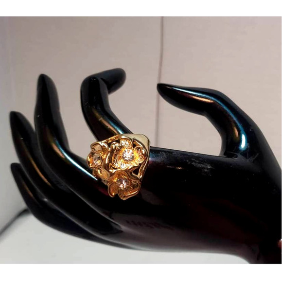 Raynetree Jewelry - Brilliantly Unique Golden Flowers Rhinestone Ring Size 6.75